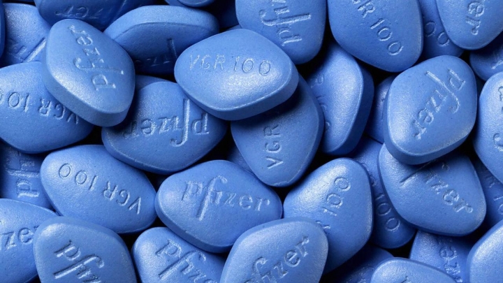 Rīgā notver sievieti, kas tirgojusi viltotas Viagra tabletes
