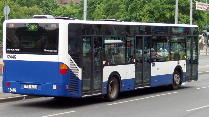 Atkal nepatīkams incidents kādā Rīgas autobusā