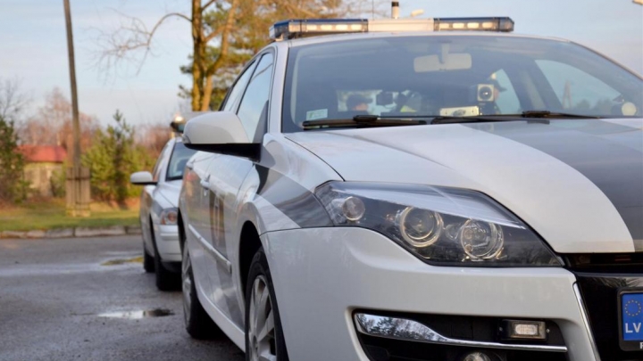 Motociklists bēg no policijas ar ātrumu 199km/h