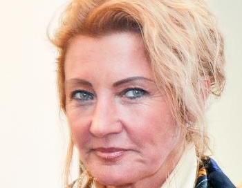 Sabiedrības dāma Elita Drāke nesmādē šikus apavus (FOTO)