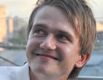 Nikolajs Puzikovs izved sabiedrībā meiteni (FOTO)