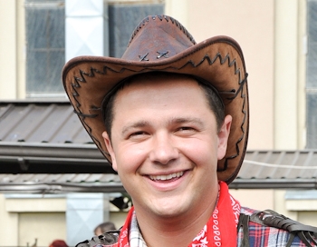 Rikardions Kristīni Šomasi nomaina pret citu blondīni (FOTO)
