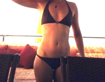Ksenija Sobčaka turpina atkailināties (jaunākie FOTO)