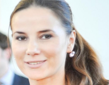 Guna Leiškalne apbur ar sieviešķīgu šarmu