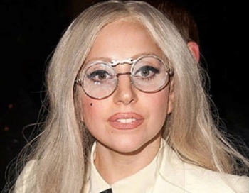 Lady Gaga ziedo $1 miljonu vētras „Sendija” seku likvidēšanai