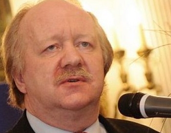 KOLĀTS atzīst, ka ir atkarīgs no alkohola