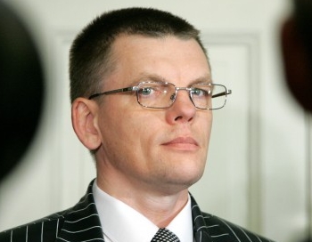Vai Einars Repše iztiek, izpārdodot iedzīvi?