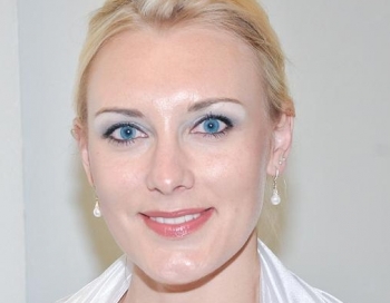 ANMARY turpina eksperimentēt ar vizuālo tēlu