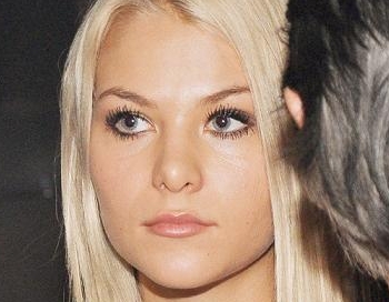 Seksīgā Simona KUBASOVA ballējas 