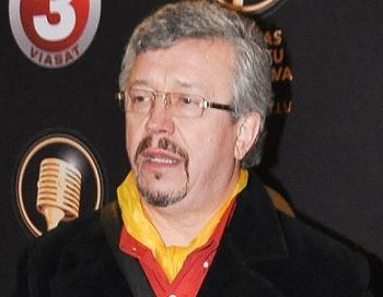 Andris BĒRZIŅŠ iepozē ar savu jauno mūzu 