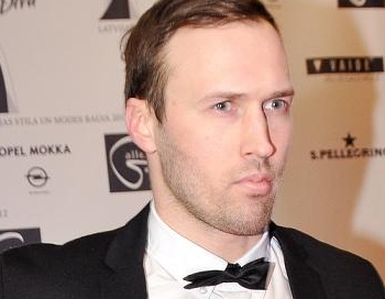 Stilīgākais aktieris Ivars Krasts smuki iepozē 