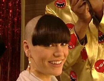 Jessie J izbalinājusi noskūtos matus 