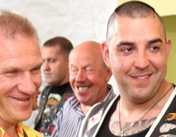 Slavenības un žurnālisti līksmo jaunatvērtā Preses Pīles bāra prezentācijā FOTO