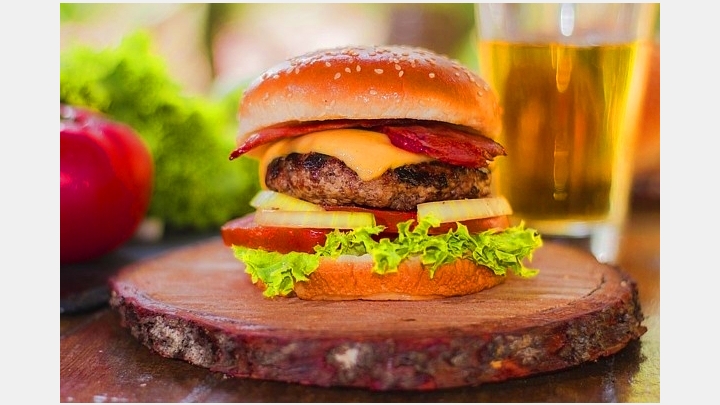 Grila parks un burgeru paradīze! 25 alus šķirnes. Krāšņā izstāde Riga Food 2022 Ķīpsalā