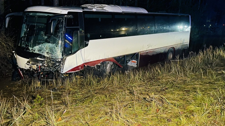 13 NMPD brigādes glābj cilvēkus lietū un tumsā. 20 cietušie, 2 bojā gājušie. FOTO/VIDEO. 