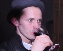 Jaunā žurnāla "IR" prezentācijā vīnu iedzer pat Renārs Kaupers (FOTO)