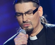 Mācītājs Mārtiņš Burke-Burkevics dusmīgs uz komentāru autoriem internetā 