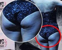Eva Longorija Pārkere paspīdējusi ar celulītu (FOTO)