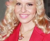 Apburošā Maija Silova turpina šarmēt (FOTO)