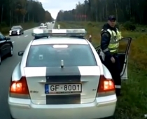 Policisti soda Rīga-Ventspils autobusa vadītāju par pašu izraisītu nekaunību