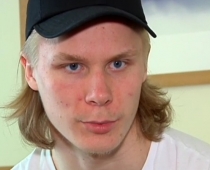Latvijas hokejisti komandējumā dala laulības gultu