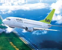 airBaltic skaidro pasažiera vizināšanu pilota kabīnē