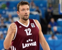 Latvija neizmanto iespēju uzvarēt grieķus un zaudē rezultatīvā spēlē