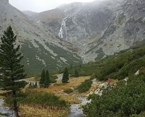 Divām kalnos bojā gājušām latvietēm ceļojumu uzdāvināja pašu bērni