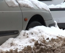 Rīgā var draudēt 350 eiro sods, ja netiks notīrīts sniegs no auto