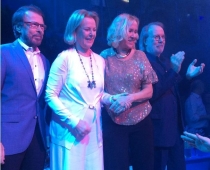 Uz skatuves atkal apvienojas mūzikas grandi ABBA